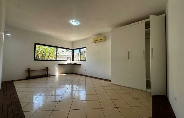 Arrenda-se Belíssima Moradia T4 na sommerschield II café sol