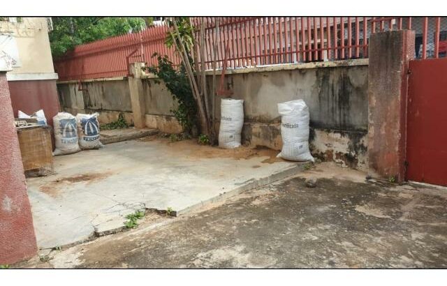 Vende-se uma propriedade na guerra Popular Maputo