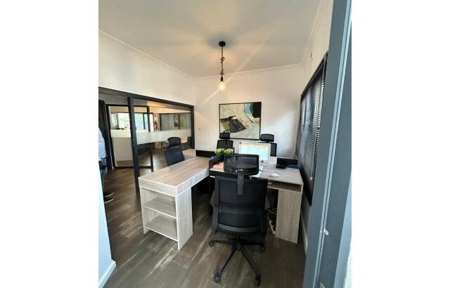 Arrenda-se escritório com 5 compartimentos no museu