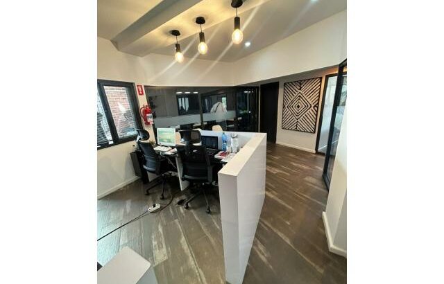 Arrenda-se escritório com 5 compartimentos no museu