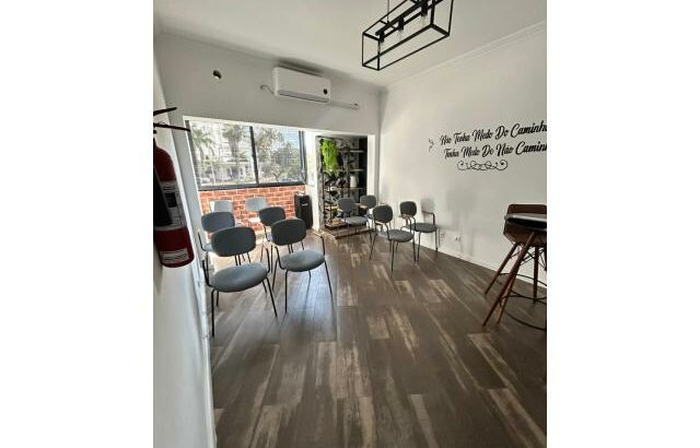 Arrenda-se escritório com 5 compartimentos no museu