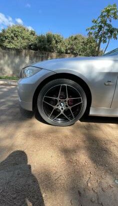 BMW 320i 2009 com Sunroof