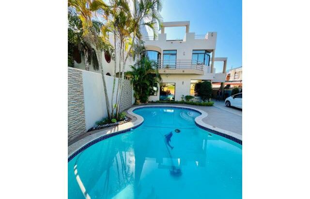 Arrenda-se Luxuosa Moradia T4 na sommerschield 1 Av. Zimbábue