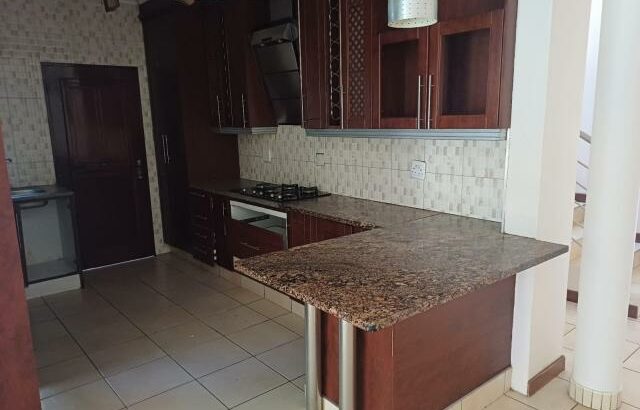 Arrenda-se Belíssima Moradia T4 na sommerschield II