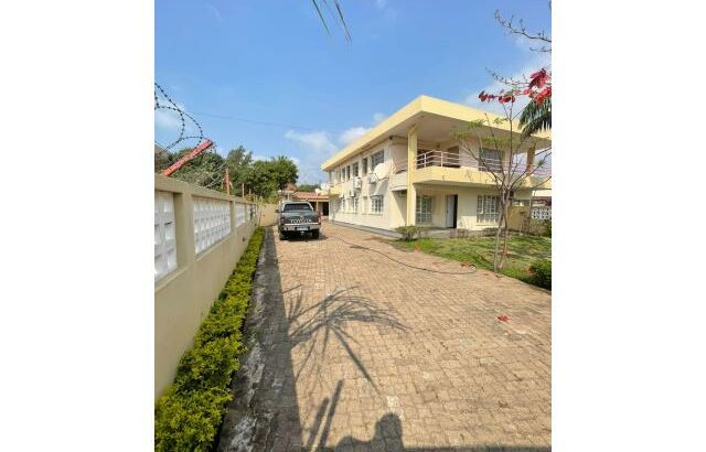 Arrenda-se Belíssima Geminada T3 no condomínio vila sol