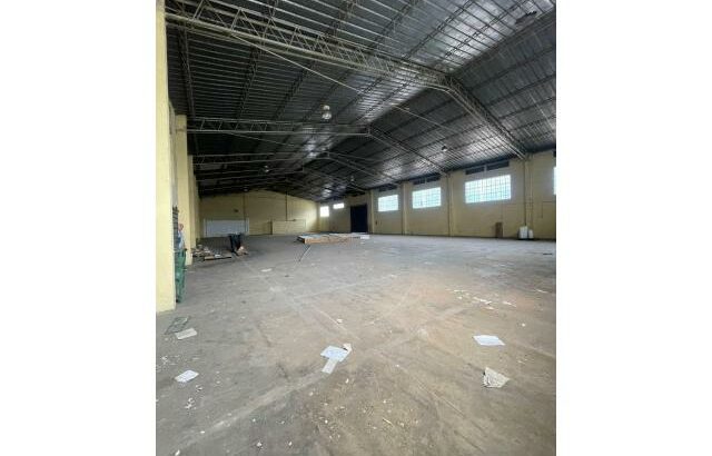 Vende-se grandes Armazéns na AV. FPLM