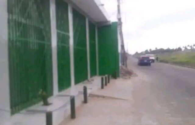 Arrenda se uma farmácia no bairro de laulane dona lice