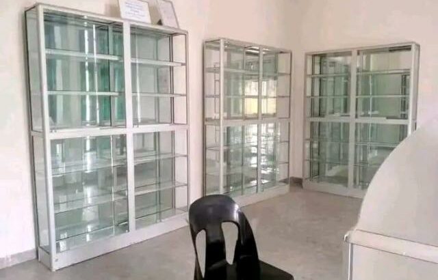 Arrenda se uma farmácia no bairro de laulane dona lice