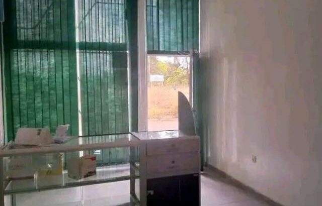 Arrenda se uma farmácia no bairro de laulane dona lice