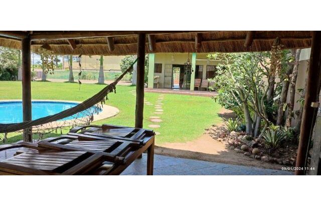 Vende-se Luxuosa Moradia T4 na Matola Gare