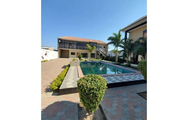 Vende-se Luxuosa Moradia T4 na Matola Gare