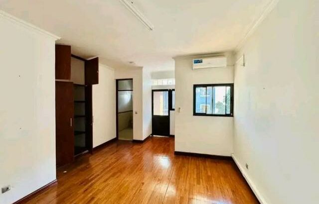 Arrenda-se Magnífica Moradia T4 na sommerschield II café sol