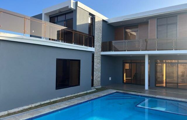 Arrenda-se Luxuosa Moradia T5 no kumbeza