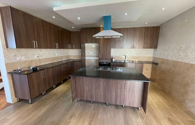 Arrenda-se Luxuosa Moradia T5 no kumbeza