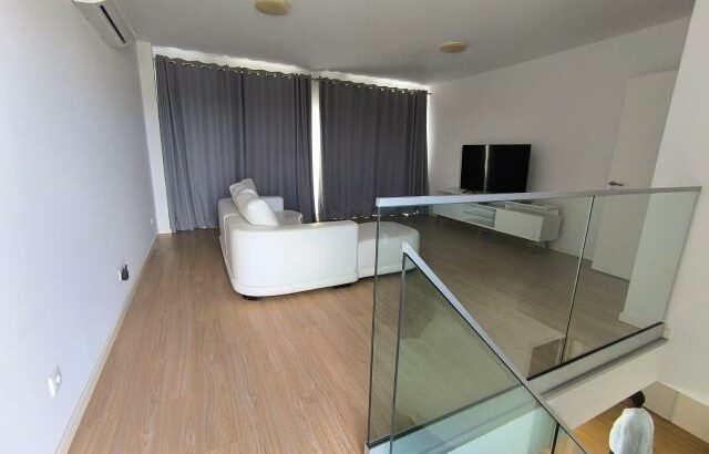 GOLF Residence Arrenda-se Luxuoso apartamento Duplex T3 Mobilado