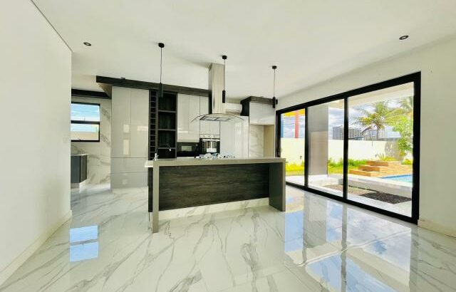 🏡 *FOR SALE: SUPER LUXURY 4-BEDROOM  IN MAPUTO -TRIUNFO, BEHIND AQUAPARK!*