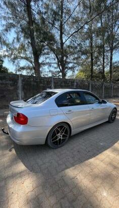 BMW 320i 2009 com Sunroof