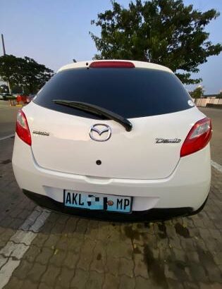 Mazda Demio novinho aproveita