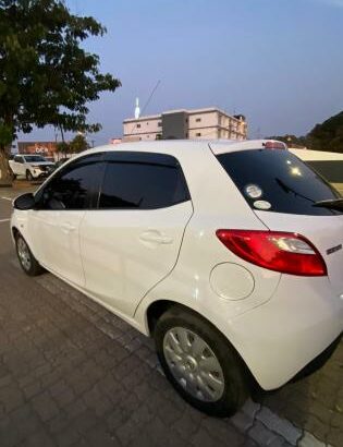 Mazda Demio novinho aproveita