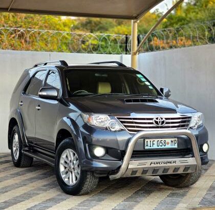Toyota Fortuner novinho aproveita