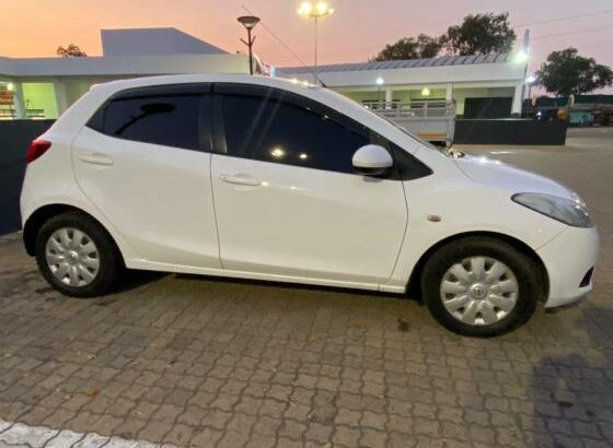 Mazda Demio novinho aproveita