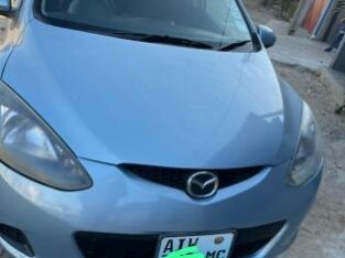 Mazda Demio limpo aproveita