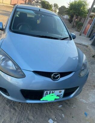 Mazda Demio limpo aproveita