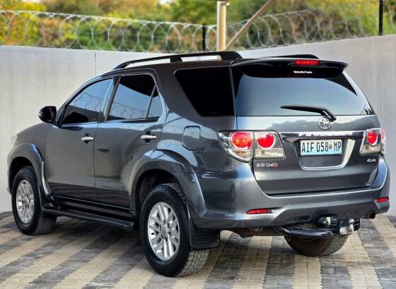 Toyota Fortuner novinho aproveita