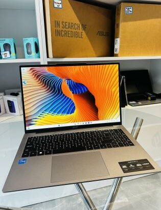 Acer Aspire Lite AL16  Laptop Semi-Novo  12th Gen Intel  Core i5-1235U  10 Cores 4.6GHz 8 GB DDR5 SDRAM 512GB SSD Storage NVMe Intel Iris XE Graphics