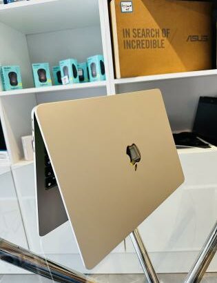 Apple MacBook Air 2022 M2 Semi Novo  Promoção Entrega Gratuita Maputo/Matola  01 Ano de Garantia  Processor: M2 RAM Memory: 8GB Storage: 256GBSSD Disp