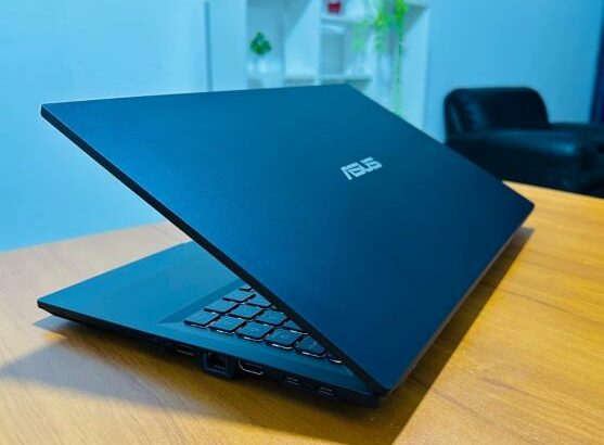 ASUS Expertbook B1 i7 13th 16GB RAM 1TB SSD 15.6”