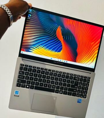 ASUS Expertbook P150 2024 i5 13th 16GB RAM 512GB SSD