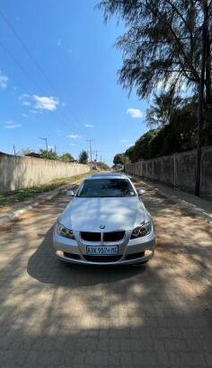 BMW 320i 2009 com Sunroof