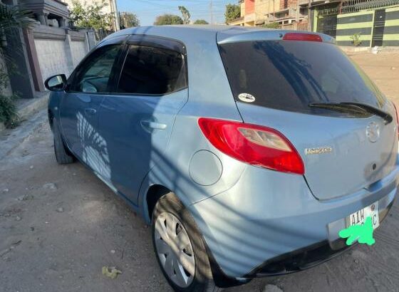 Mazda Demio limpo aproveita