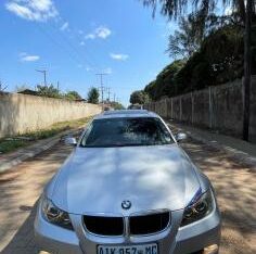 BMW 320i 2009 com Sunroof