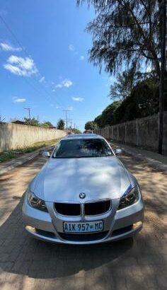 BMW 320i 2009 com Sunroof