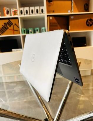 Dell Latitude 5440 UltraBook Machine 13th Gen ,intel Core i5-1345U (12 CPUs)1.60 GHZ ,16 GB DDR5 SDRAM , ,512 GB SSD NVMe,Intel UHD Graphics,14 Polega