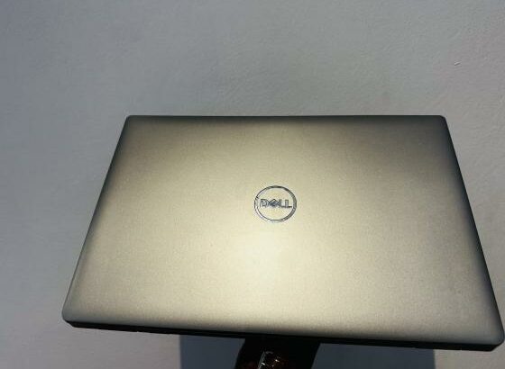 Dell Latitude 5521 UltraBook Machine 11 TH Generation Intel Core i7-11850H 2.50GHZ (16 CPUS ) 16 GB DDR4 SDRAM 512 GB SSD Intel UHD Graphics 15.6 Pole