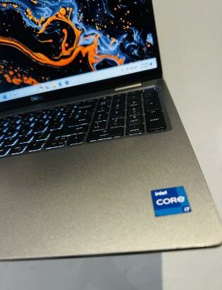 Dell Latitude 5521 UltraBook Machine 11 TH Generation Intel Core i7-11850H 2.50GHZ (16 CPUS ) 16 GB DDR4 SDRAM 512 GB SSD Intel UHD Graphics 15.6 Pole