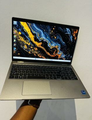 Dell Latitude 5521 UltraBook Machine 11 TH Generation Intel Core i7-11850H 2.50GHZ (16 CPUS ) 16 GB DDR4 SDRAM 512 GB SSD Intel UHD Graphics 15.6 Pole