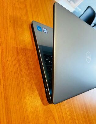 Dell Vostro 16 5640 Intel core 7 150u 15th 16GB RAM 1TB SSD