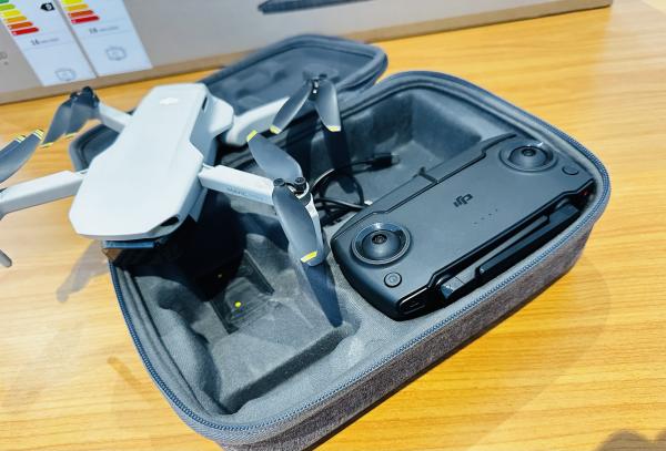 Drone em Promoção  DJI Ma Vic  Mini C2 Semi Novo  Com Bolsa  Controle Remoto Cabos Completos  Preço:26.500.00MT