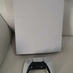 PlayStation 5 com 4 jogos aproveita