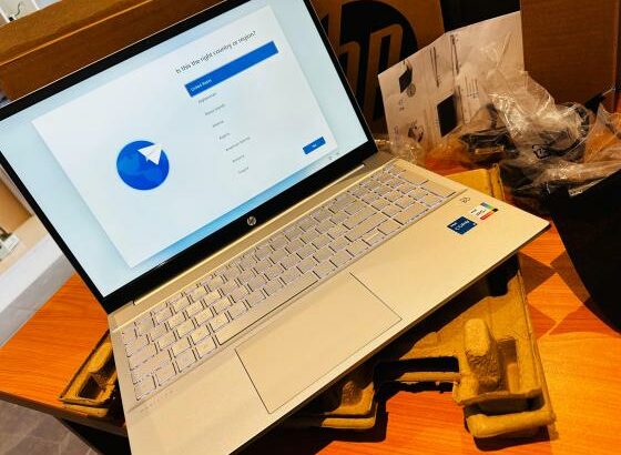 HP Pavilion 15 Touch 15.6 i5 13th 8GB RAM 512GB SSD