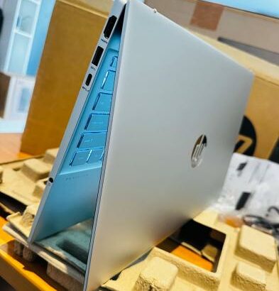 HP Pavilion 15 Touch 15.6 i5 13th 8GB RAM 512GB SSD