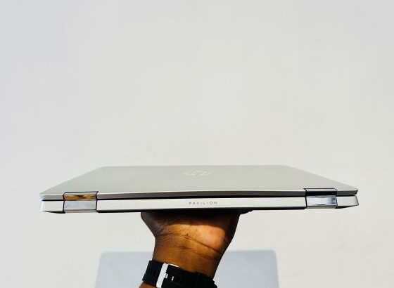 HP Pavilion X360 Convertible 14-dh1xxx Touchscreen Machine  Intel Core i3-10110U 2.10 GHZ (04 CPUs) 4GB DDR4 SDRAM  256 GB SSD NVMe 14 Polegadas Finge