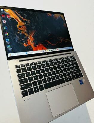 HP ZBook Firefly 14 Inch G10 Mobile Workstation PC 13Th Generation  Intel core I7-1365U  12 CPUs  16GB DDR5 SDRAM 256 GB Storage SSD  14 Polegadas Int