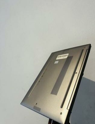 HP ZBook Firefly 14 Inch G10 Mobile Workstation PC 13Th Generation  Intel core I7-1365U  12 CPUs  16GB DDR5 SDRAM 256 GB Storage SSD  14 Polegadas Int