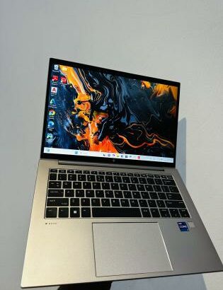 HP ZBook Firefly 14 Inch G10 Mobile Workstation PC 13Th Generation  Intel core I7-1365U  12 CPUs  16GB DDR5 SDRAM 256 GB Storage SSD  14 Polegadas Int