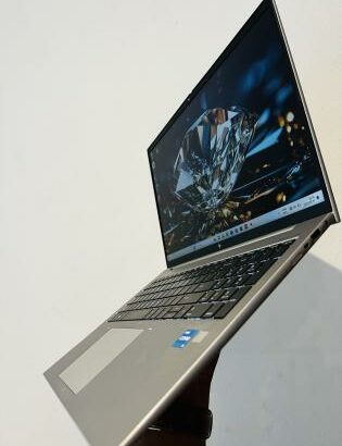 HP Zbook Firefly 16 inch G9 Mobile Workstation PC Revestimento Metálico  Limpinho Como Novo  Intel Core I5-1235U  1.30GHZ (12 CPUS) 12TH Gen( Décima S